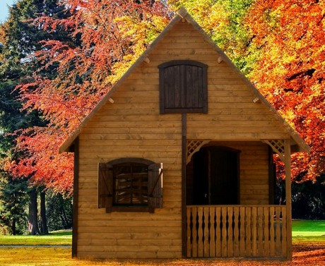 mały domek drewniany miedziński