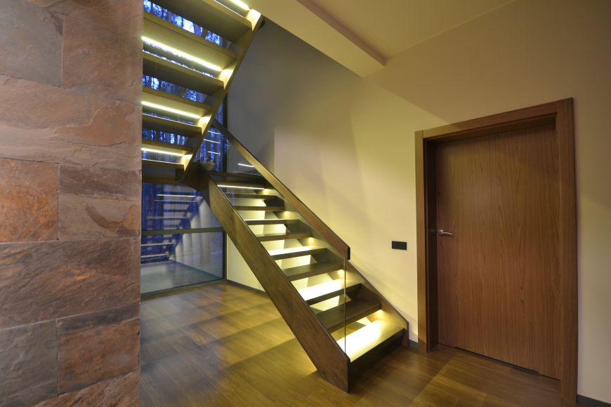 nowoczesne schody stalowe
