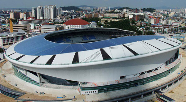 przeszklenia na dachu na stadionie