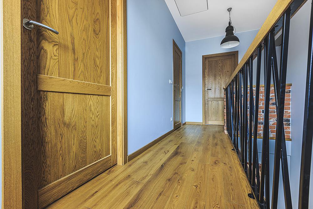 podłogi i drzwi drewniane styl drzewa