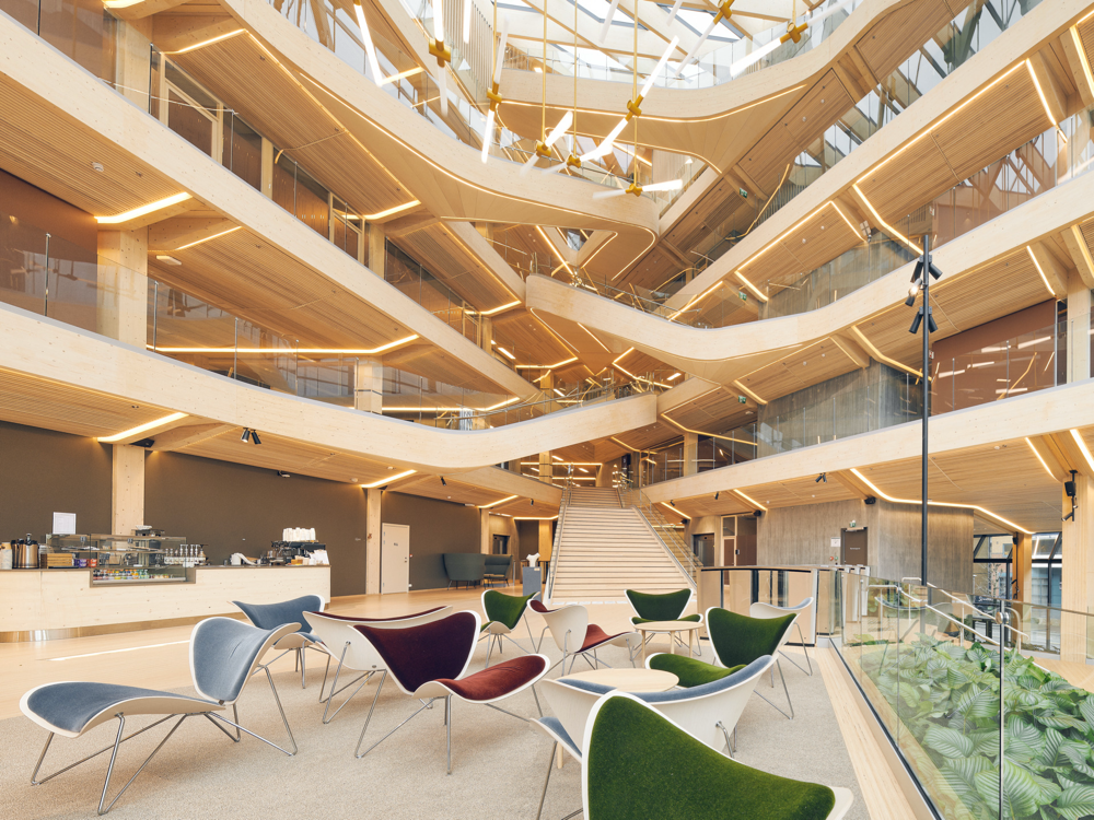 Wodna lazura Induline LW-716 WF [iac] ma za zadanie za zadanie nie tylko chronić, ale i eksponować piękno naturalnego surowca