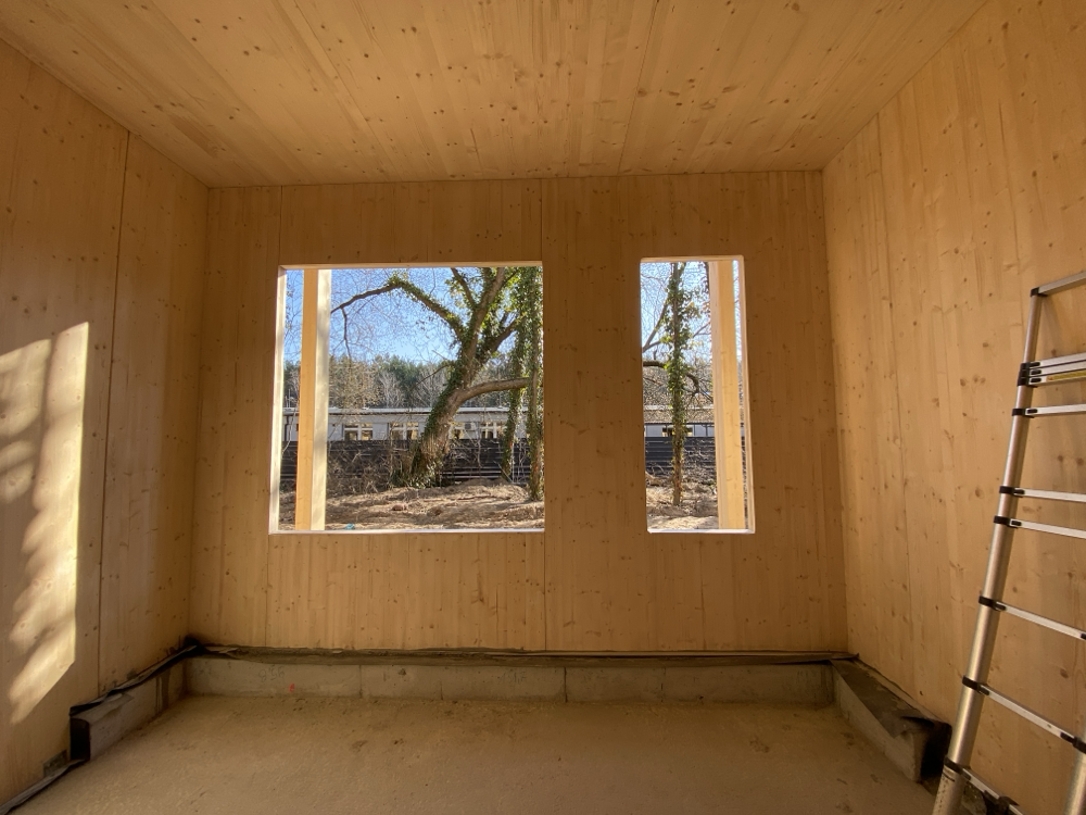 Zawarty w lazurze Induline LW-716 WF [iac] składnik blokujący promieniowanie UV skutecznie opóźnia żółknięcie drewnianego podłoża