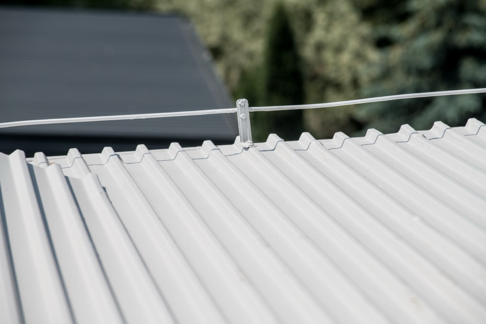 Hydronylon na dachu blaszanym