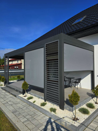 5b pergola-żaluzjowa-na-taras-panel-shutters-pochwyt-rolety-zip-superpergole-warszawa.jpg