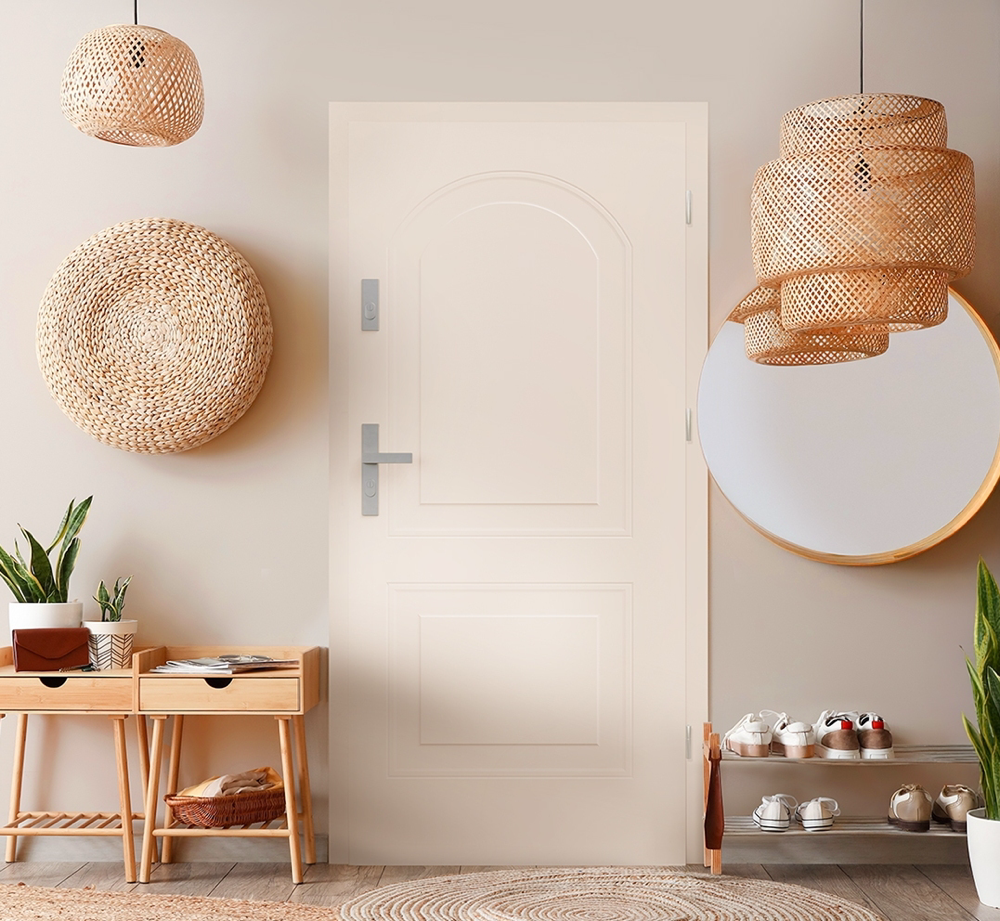 Drzwi w jasnym wnętrzu – nowoczesny design i bezpieczeństwo