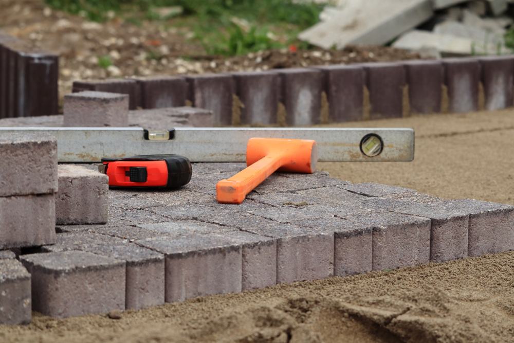 narzędzia do układania kostki brukowej