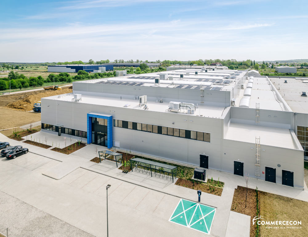 Hala i dach hali przemysłowej