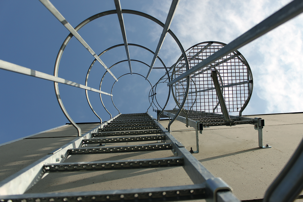 Drabinka przemysłowa. Widok z dołu. 