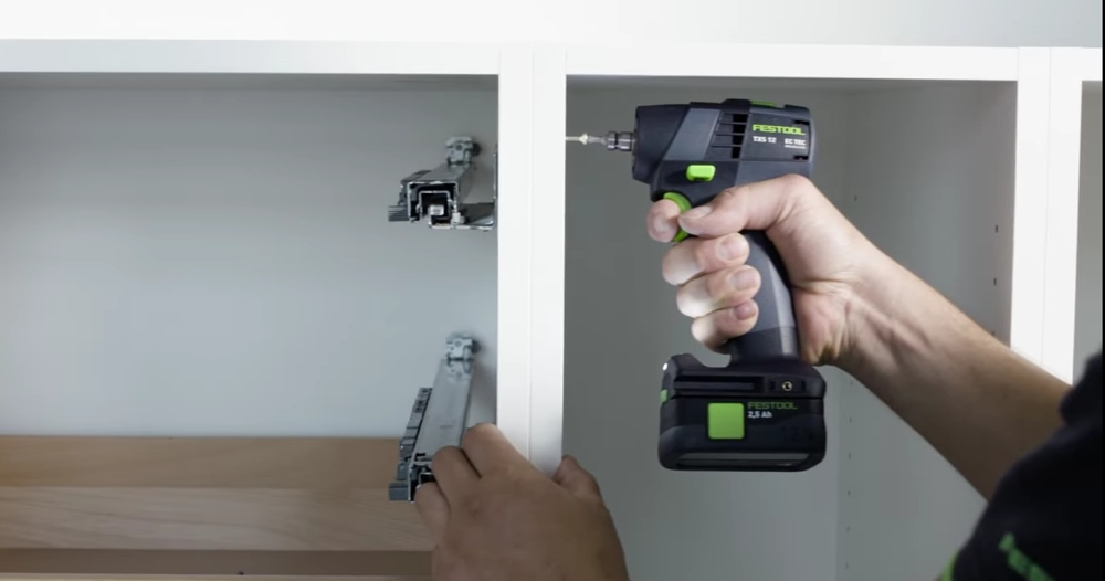Jaka wkrętarka do skręcania mebli – Festool TXS 12