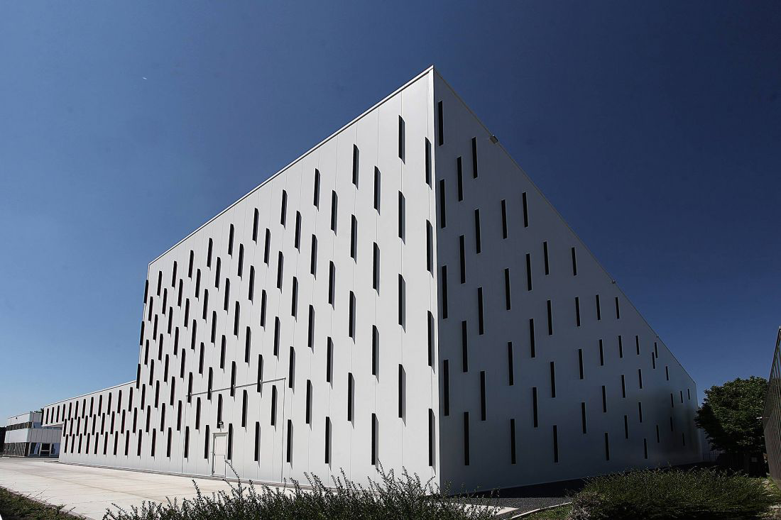 ARPANEL DUAL SKIN umożliwia projektowanie nowoczesnych okładzin elewacyjnych na obudowie z płyt warstwowych