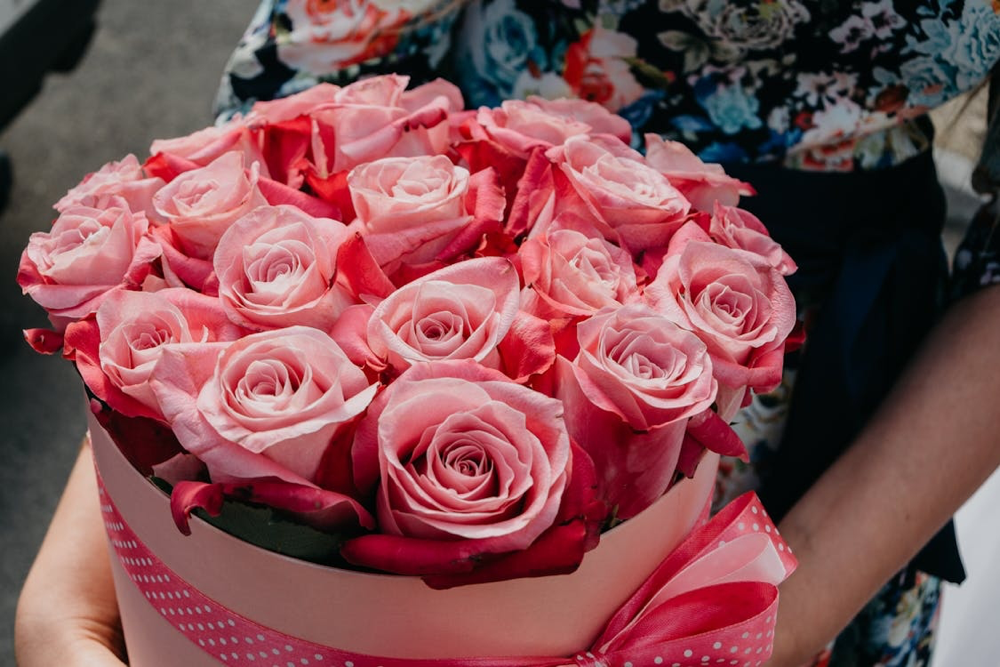  Flowerbox z różami wykonany na bazie okrągłej tuby tekturowej