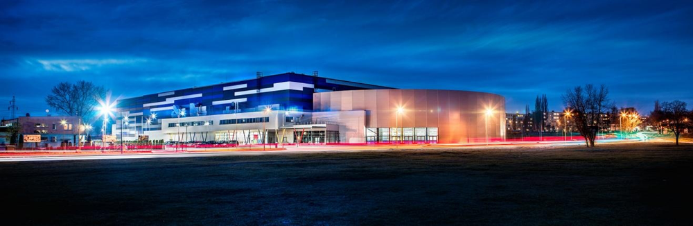 11. Arena Lodowa w Tomaszowie Mazowieckim z dachem wykonanym z zastosowaniem systemów mocowań ETANCO.