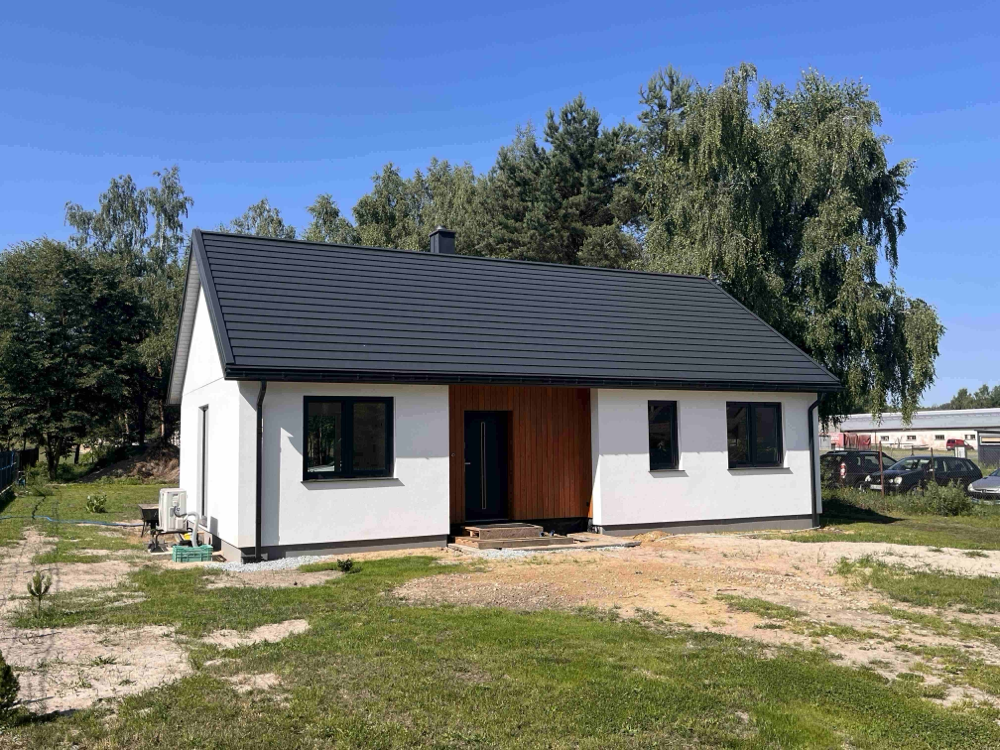 Gotowy parterowy dom prefabrykowany o drewnianej konstrukcji szkieletowej